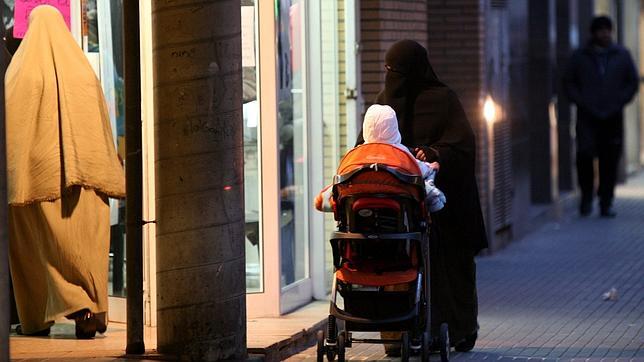 El Senado ya instó al Gobierno de Zapatero a legislar sobre el burka