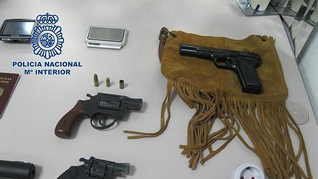Detienen a un hombre por vender armas de fuego rusas a delincuentes españoles