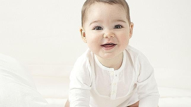 Los bebés que crecen en un entorno bilingüe aprenden más rápido