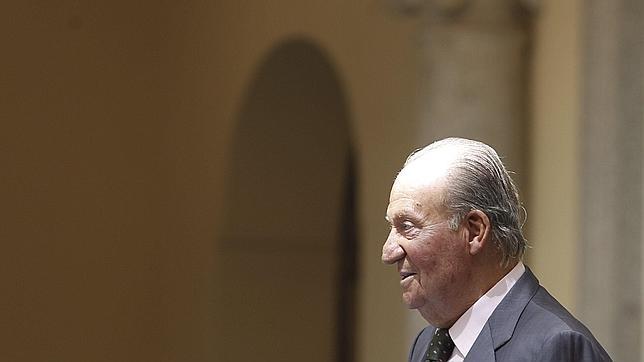 El Rey Juan Carlos felicita a la Policía por superar el millón de seguidores en Twitter