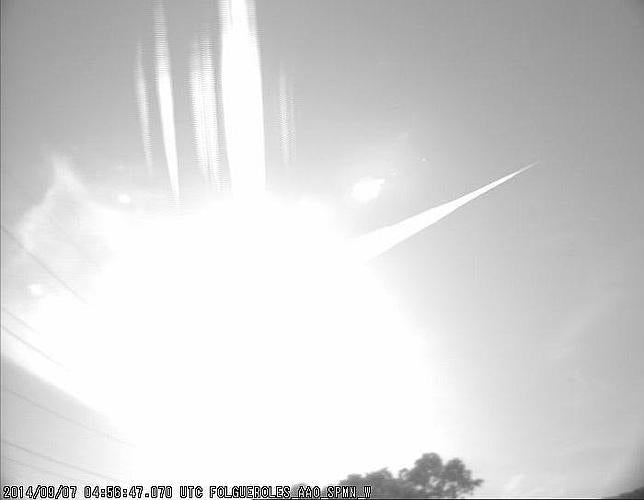 Una gran bola de fuego más brillante que la Luna llena cruza el cielo de Cataluña