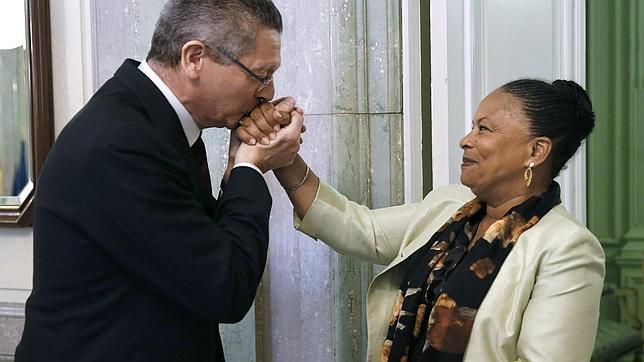 Gallardón aboga por regular el burka para «garantizar los derechos de la mujer»