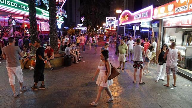 La gastronomía y el vino, los principales motivos de los británicos para veranear en España