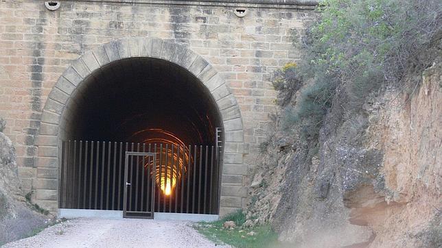 El túnel de Valdealgorfa, una foto de José Bonfil en el momento en el el sol lo cruza de punta a punta