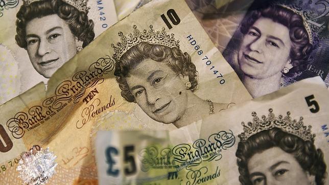 La libra cierra estable con los mercados inquietos por la independencia de Escocia