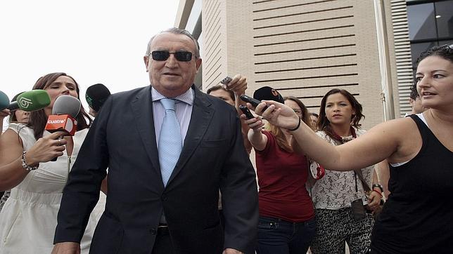 Suspenden el ingreso en la cárcel de Carlos Fabra a la espera del indulto