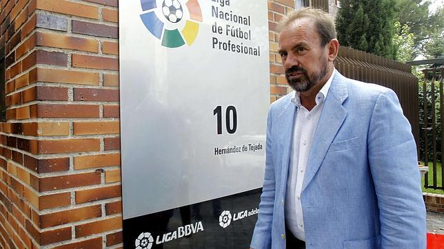 Ángel Torres se enreda con el caso Pedro León
