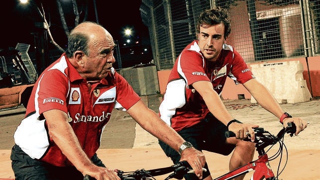 Botín y Fernando Alonso en el circuito de Marina Bay en Singapur