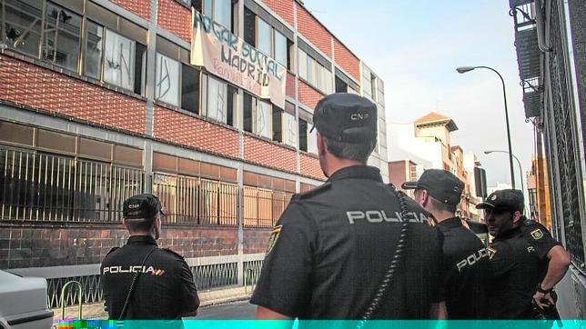 Policía inicia proceso para desalojar la casa okupa La Enredadera de Tetuán