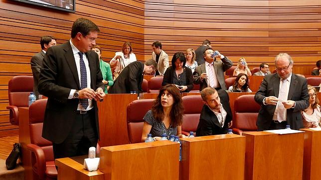 Óscar López, designado senador en segunda votación con cuatro votos en contra