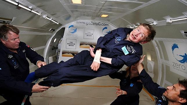 Stephen Hawking viaja en un crucero de lujo con nueve enfermeras rumbo a Tenerife