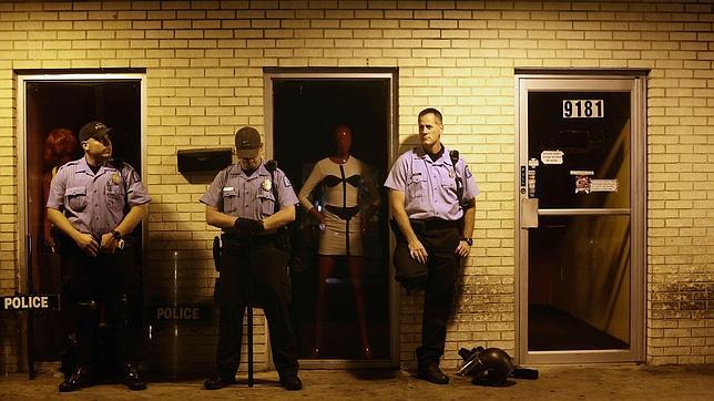La Justicia de EE.UU. investigará a la policía de Ferguson tras los disturbios