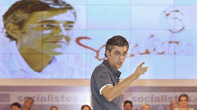 El diputado vasco Eduardo Madina durante su campaña por las primarias al PSOE