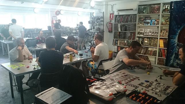 Uno de los torneos de rol organizados en la tienda