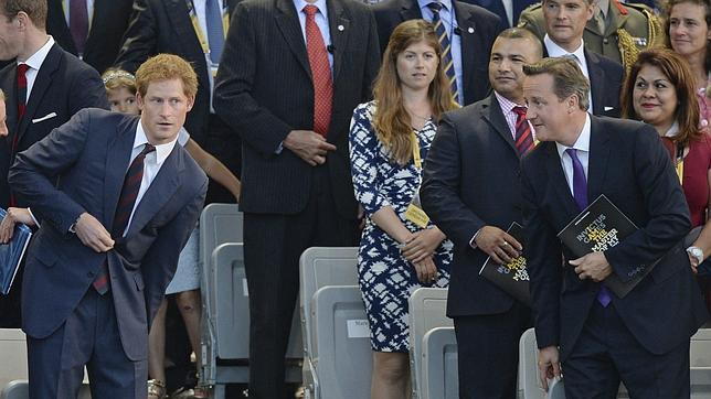 Grave choque contra un taxi de un motorista que escoltaba al Príncipe Enrique