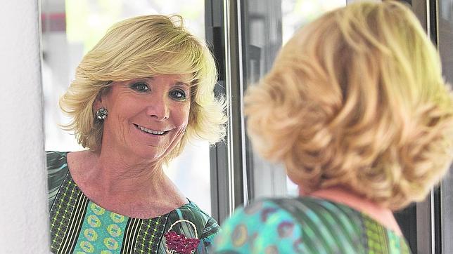 Esperanza Aguirre: «La gente me pide en la calle que me presente a la Alcaldía»