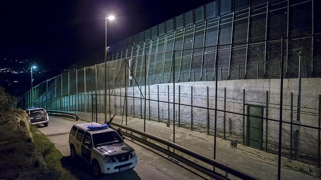 El Gobierno dice que España empieza tras la valla interior de Melilla