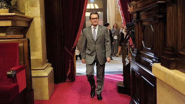 Mas replica a Margallo que suspender la autonomía aviva el deseo de independencia