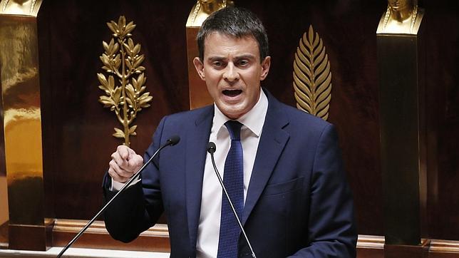 Valls carga contra Berlín y Bruselas para salvar su gobierno