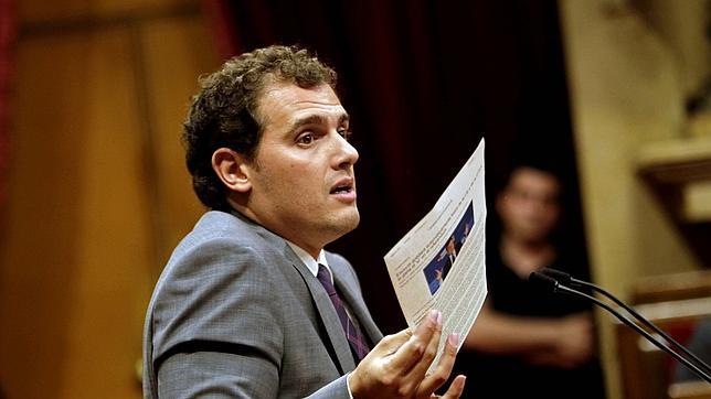 C's ve a Artur Mas como «un títere» de Junqueras en una Cataluña «insostenible»