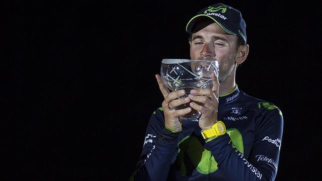 Alejandro Valverde renueva por tres temporadas con Movistar