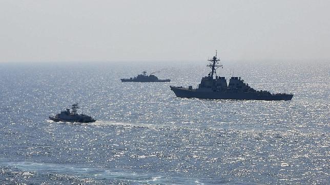 Fotografía facilitada por el Ministerio de Defensa ucraniano que muestra barcos participando en las maniobras militares multilaterales