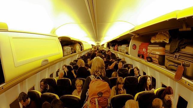 Las cinco cosas que más molestan a los pasajeros de un avión