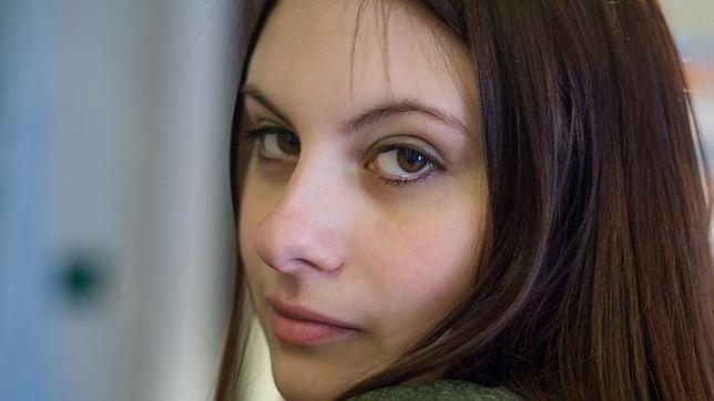 Dormir boca abajo hace que salgan más ojeras