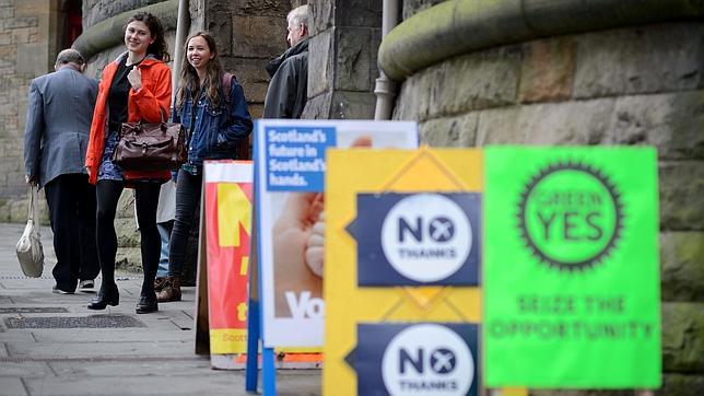 Los primeros resultados oficiales sitúan al «no» en cabeza en Escocia