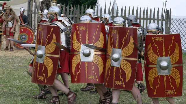 Armas originarias de España: del «gladius» romano al «cóctel Domínguez»