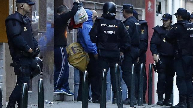 Desalojan el edificio okupa neonazi de Tetuán