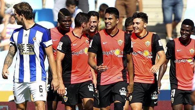 El Almería toma Anoeta a balón parado