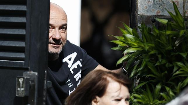 La liberación del excomisario Simonovis enfrenta a la oposición y el chavismo