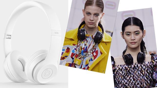 Los nuevos auriculares en blanco mate de Beats y dos fotos del desfile de Chanel FW2014-15 con los auriculares XXL de la firma