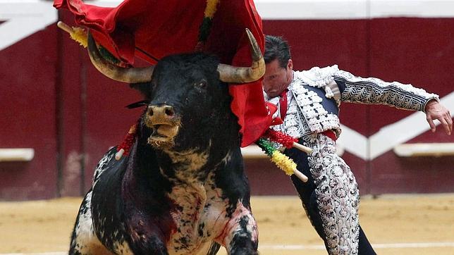 Diego Urdiales se gana la puerta grande con el mejor toro en Logroño