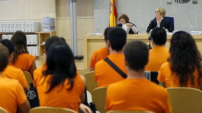 Los acusados de pertenecer a Segi intentan boicotear el juicio