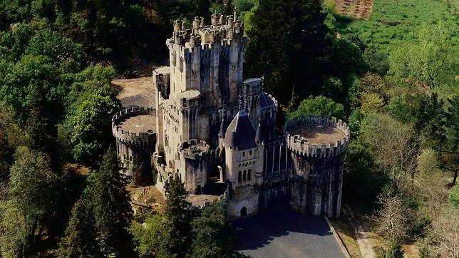 El Castillo de Butrón, símbolo de Vizcaya, sale a subasta online