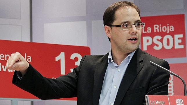 Luena afirma que el PSOE coincide con el PSC en que «la consulta es ilegal»