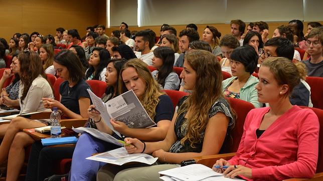 Bruselas advierte un posible impago en las becas Erasmus por los recortes en presupuesto