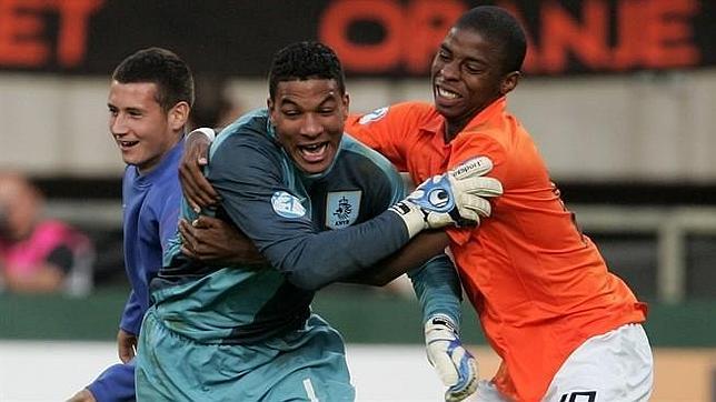 El portero holandés celebra la clasificación