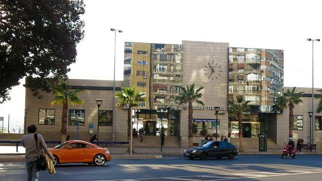 Alicante solicita a Adif y a Fomento recuperar la fachada de la Estación