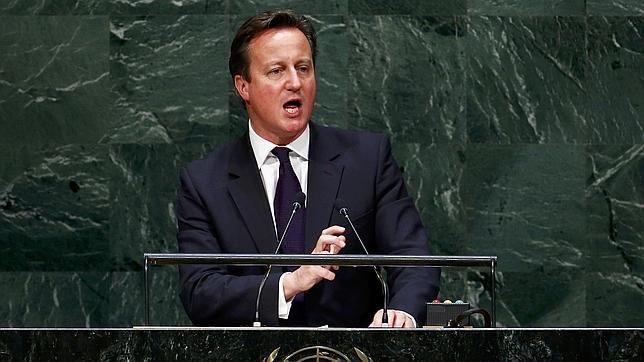 Cameron pedirá disculpas a la Reina por contar que «ronroneó» tras el «no»