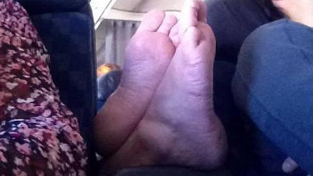 Cinco cosas repugnantes que hacen los pasajeros durante sus viajes en avión