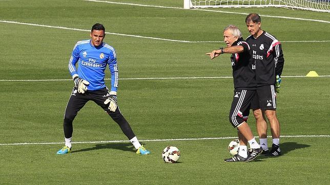 Vecchi, indignado, afirma que no se lleva mal con Casillas