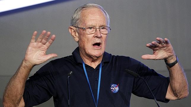 El astronauta del Apolo 16, Charlie Duke, durante su conferencia «El lado oscuro de La Luna»