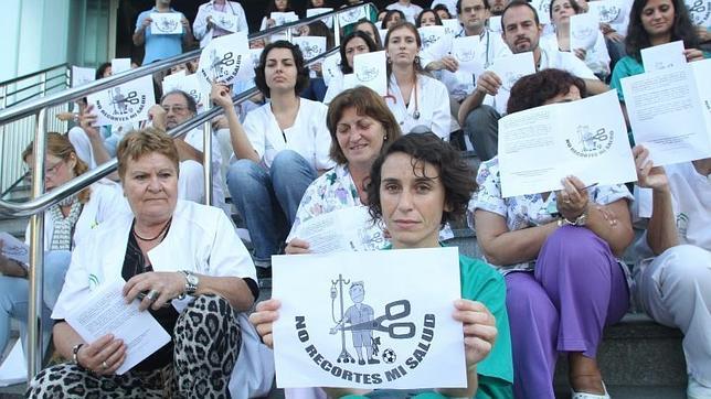 Los médicos reclaman al Gobierno el fin de los recortes en Sanidad