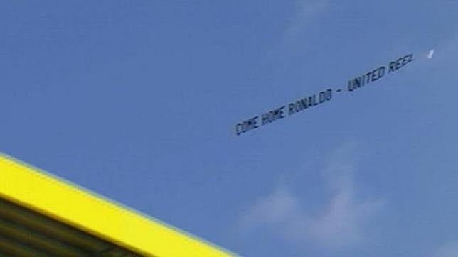 Una avioneta pide la vuelta de Cristiano al Manchester United