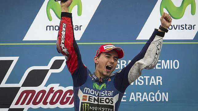 Lorenzo vuelve a lo más alto del podio desde Valencia 2013