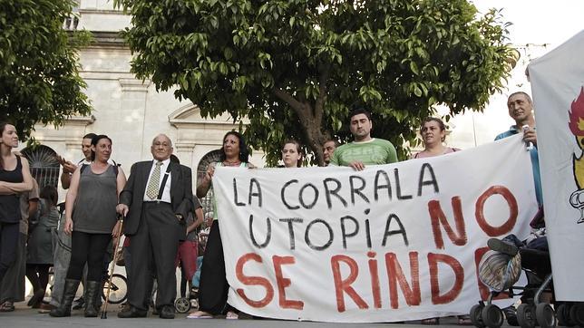 Rechazan una vivienda pública y la Junta decide pagarles un alquiler