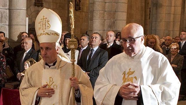 El obispo de Tui-Vigo recuerda el «sentido cristiano de la cruz como símbolo de perdón»